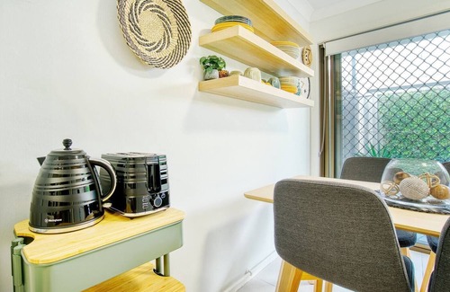 Surfers Paradise Apartment | Buzzing Surfers Vibrant Indoor outdoor Lifestyle