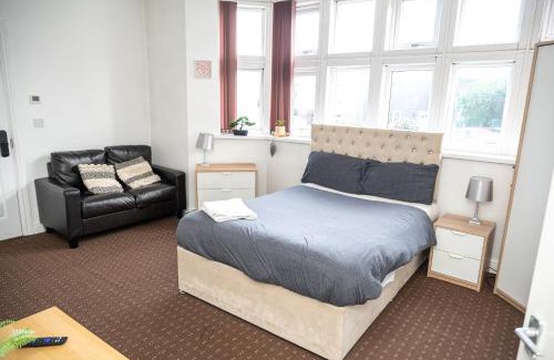 Huddersfield Apartment | Bv Homely Studio Fifteen At Deighton Huddersfield