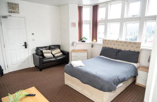 Huddersfield Apartment | Bv Homely Studio Fifteen At Deighton Huddersfield