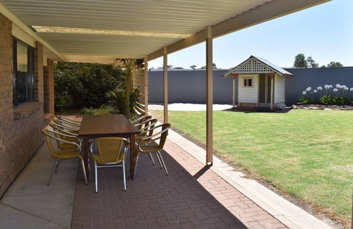 Tanunda Bed & Breakfast | BV House - Family Guest House - Tanunda - Barossa Valley.