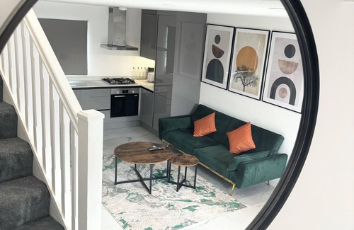 Slough House | Bvlgaria house - Private parking