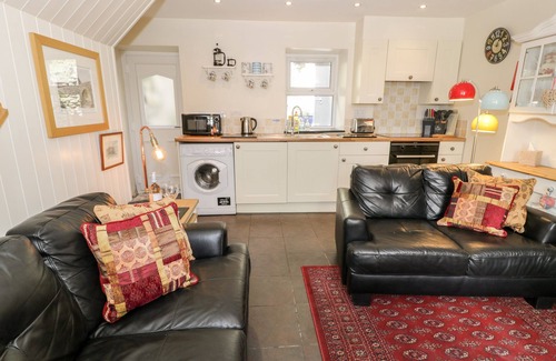 Tanygrisiau Cottage | BWTHYN AFON (RIVER COTTAGE), pet friendly in Tanygrisiau