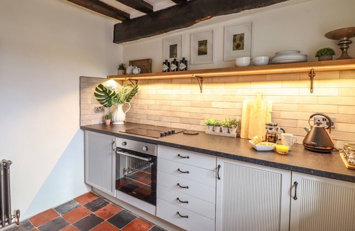 Llanfair Cottage | BWTHYN CANOL, family friendly, country holiday cottage in Llanfair