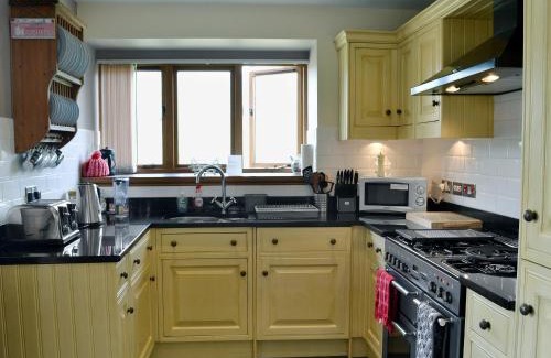 Acrefair House | Bwthyn Clyd