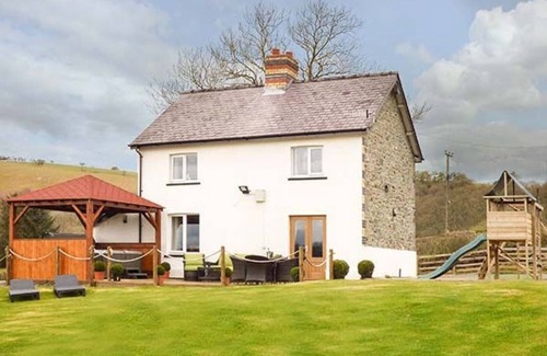 Llandrindod Wells House | Bwthyn Dulas - Three Bedroom House, Sleeps 6