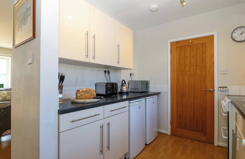 Edern House | BWTHYN GWYN BACH, pet friendly, with open fire in Morfa Nefyn