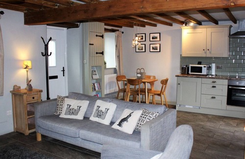 Llanddewi Brefi House | Bwthyn Iorwg - Two Bedroom House, Sleeps 4