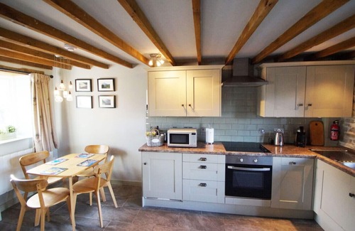 Llanddewi Brefi House | Bwthyn Iorwg - Two Bedroom House, Sleeps 4