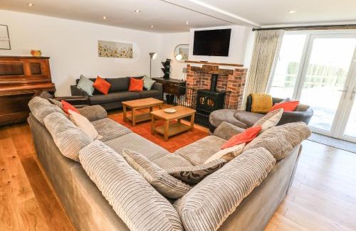 Oswestry House | Bwthyn Y Bugail Shepherd's Cottage