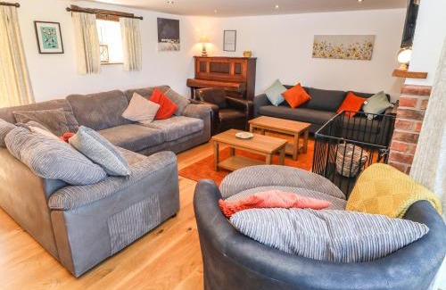 Oswestry House | Bwthyn Y Bugail Shepherd's Cottage