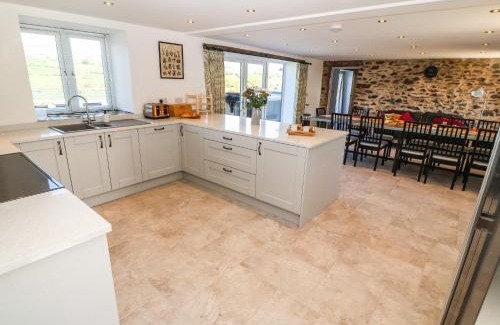 Oswestry House | Bwthyn Y Bugail Shepherd's Cottage