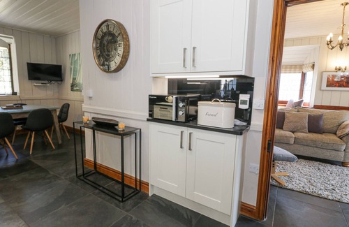 Maentwrog Cottage | BWTHYN Y COEDIWR (THE WOODCUTTERS COTTAGE) in Tan Y Bwlch, Maentwrog