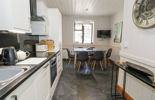 Maentwrog Cottage | BWTHYN Y COEDIWR (THE WOODCUTTERS COTTAGE) in Tan Y Bwlch, Maentwrog