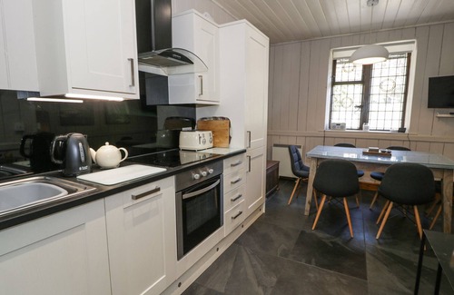 Maentwrog Cottage | BWTHYN Y COEDIWR (THE WOODCUTTERS COTTAGE) in Tan Y Bwlch, Maentwrog