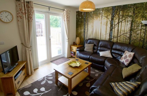 Ammanford House | Bwthyn y Gors - Three Bedroom House, Sleeps 5