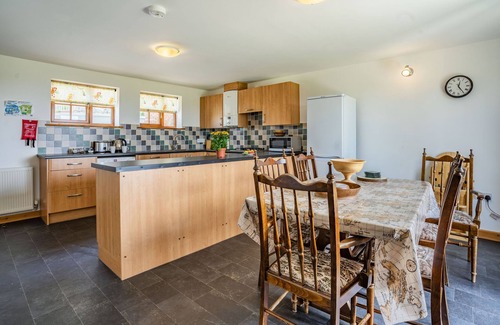 Pentrefelin Cottage | BWTHYN-Y-RHIW, family friendly, with a garden in Llandeilo