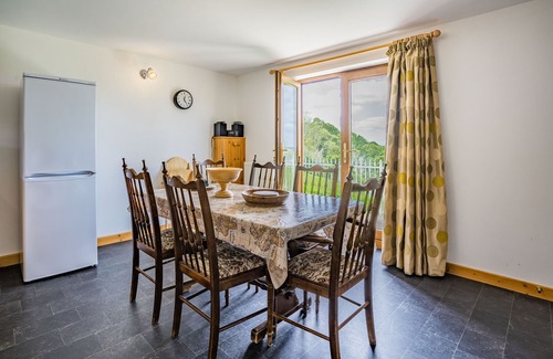 Pentrefelin Cottage | BWTHYN-Y-RHIW, family friendly, with a garden in Llandeilo
