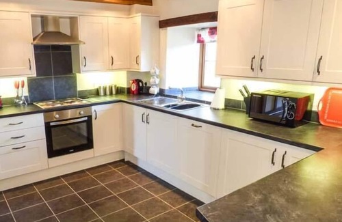 Rhyd-y-foel Cottage | Bwthyn Y Wennol