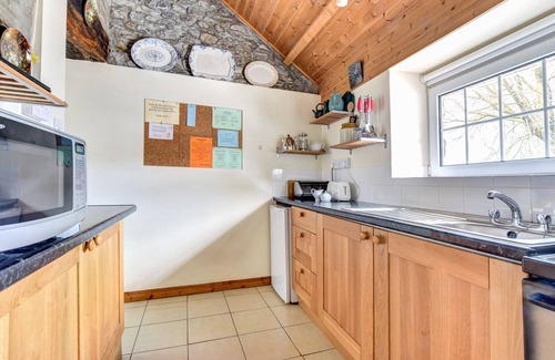 Llanwrda House | Bwthyn y Wennol - Three Bedroom House, Sleeps 4
