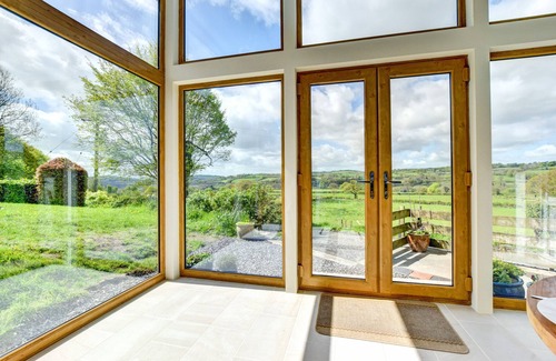 Llanwrda House | Bwthyn y Wennol - Three Bedroom House, Sleeps 4