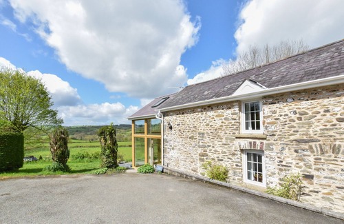 Llanwrda House | Bwthyn y Wennol - Three Bedroom House, Sleeps 4