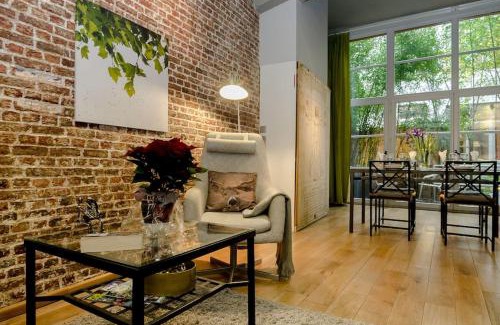 Lower Town House | BXLROOM Guesthouse