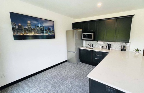 Sandusky Hotel | By Cedar Point SportsForce ADA Compliant Sleeps 5