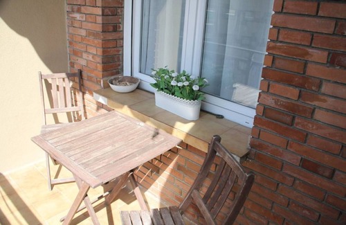 Les Corts Apartment | BY DAYS CLOSE TO FCB STADIUM, NICE & CONFORTABLE WITH A FREE PARKING SPACE