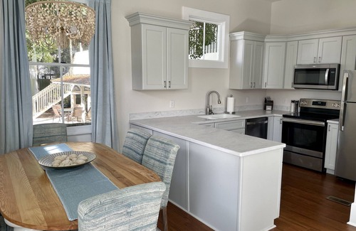 Metropolitan Apartment | By Forsyth Park, W/King Bed +New Bath & Kitchen!