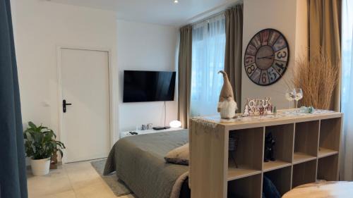 Villemomble Apartment | By Nuit-Parisienne : city-view
