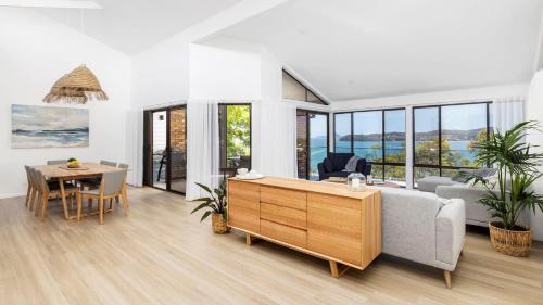 Salamander Bay House | By The Bay