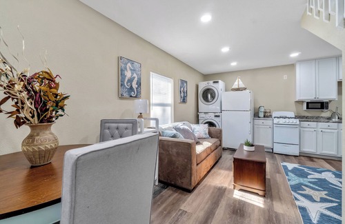 East Pensacola Heights Apartment | By the Bayou, New ADU iwith pool!