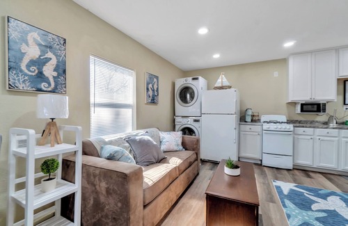 East Pensacola Heights Apartment | By the Bayou, New ADU iwith pool!
