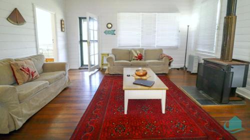 Catherine Hill Bay House | By the Beach at Catho