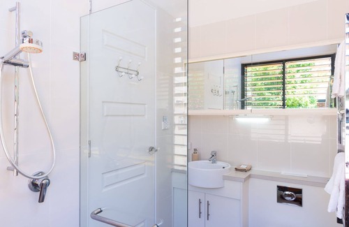 Sanctuary Point Bed & Breakfast | BY THE BEACH B&B SELF CONTAINED APARTMENTS - BEACH FRONT - ROMANTIC GETAWAYS