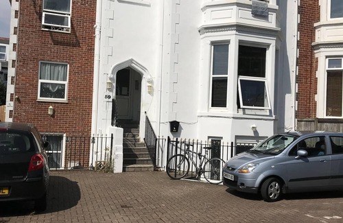Southsea House | By The Beach & Lake, 4 beds, Parking WiFi Inc