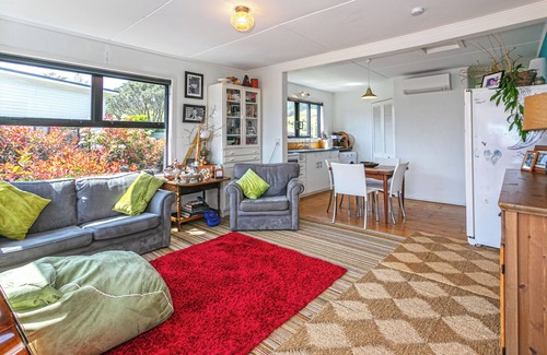 Port Charles House | By the beach. Views, Sleeps 8, 4G. Fully Healthy Homes Compliant.