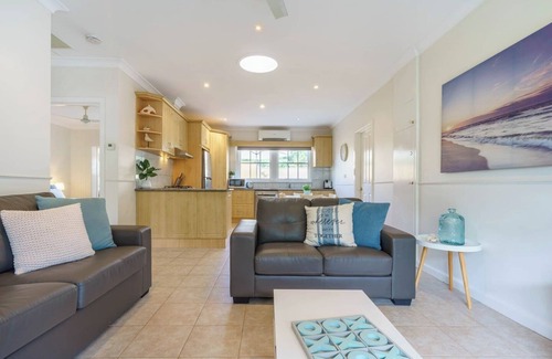 Rosebud House | By the Beach Your Comfy Rosebud Holiday Home
