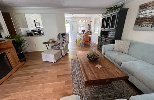Conneaut Lakeshore Cottage | By the Lake Cottage