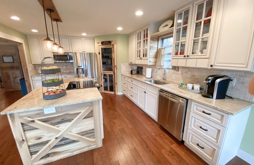 Hartwell House | By the Lake Lodge. 4 Bedroom/4 Bath.Enjoy fun on the lake.