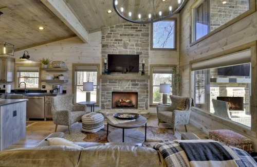 Mineral Bluff Cabin | By The Peaks | Free Night Offer!