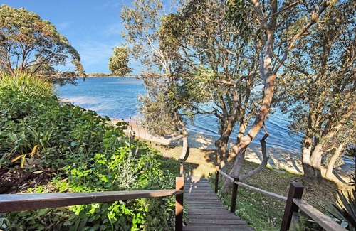Shoalhaven Heads House | By The River: Large holiday home with river frontage. 2 min walk to the beach.