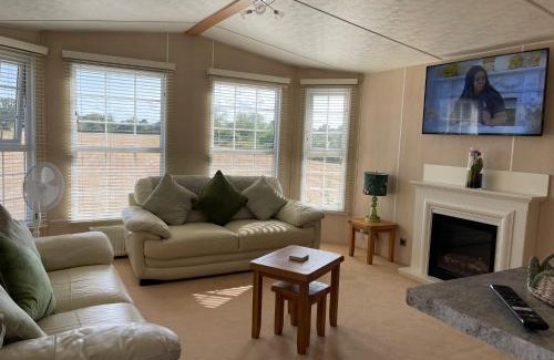 Forest of Dean Resort | By The River Severn - Caravan 6 - Severnside Boat and Caravan Park