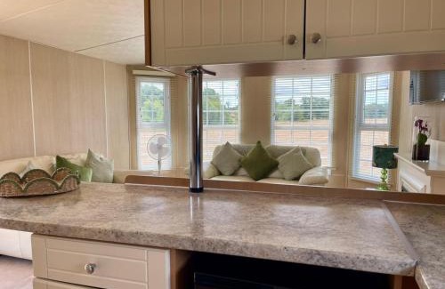 Forest of Dean Resort | By The River Severn - Caravan 6 - Severnside Boat and Caravan Park