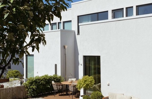 Strand House | By the sea –firepit, 750 Mbps Wi-Fi, Trampoline & SUP