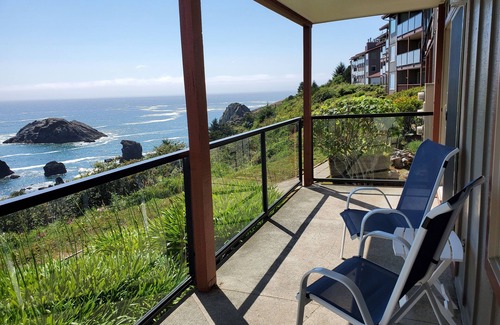 Brookings Condo | "By The Sea" Oceanfront Updated Rainbow Rock Condo, Spectacular Views, 1st Floor