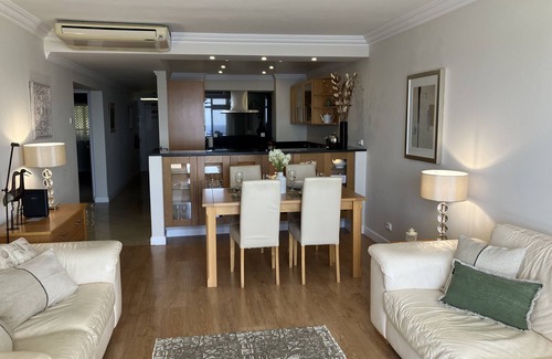 Sao Martinho Apartment | By the sea penthouse apartment with air conditioning & swimming pool