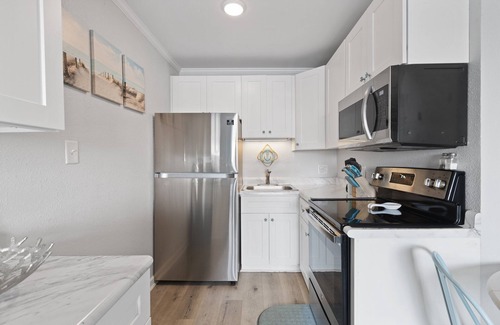 McCutcheon Field Condo | By The Sea: Gorgeous ocean views with balcony!