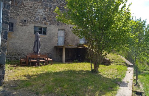 Ceyssat House | By the stream