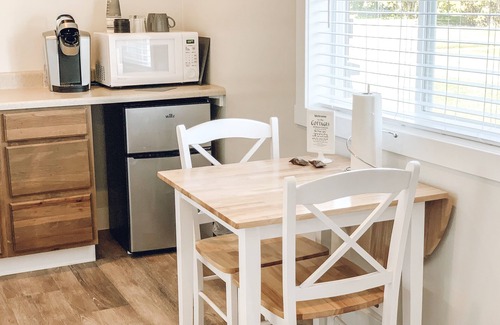 Tropic Hotel | Bybee's Steppingstone Motel
